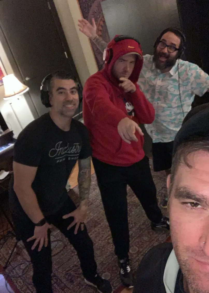 The singer posted a series of snaps (Instagram/@elcapitan2phones)
