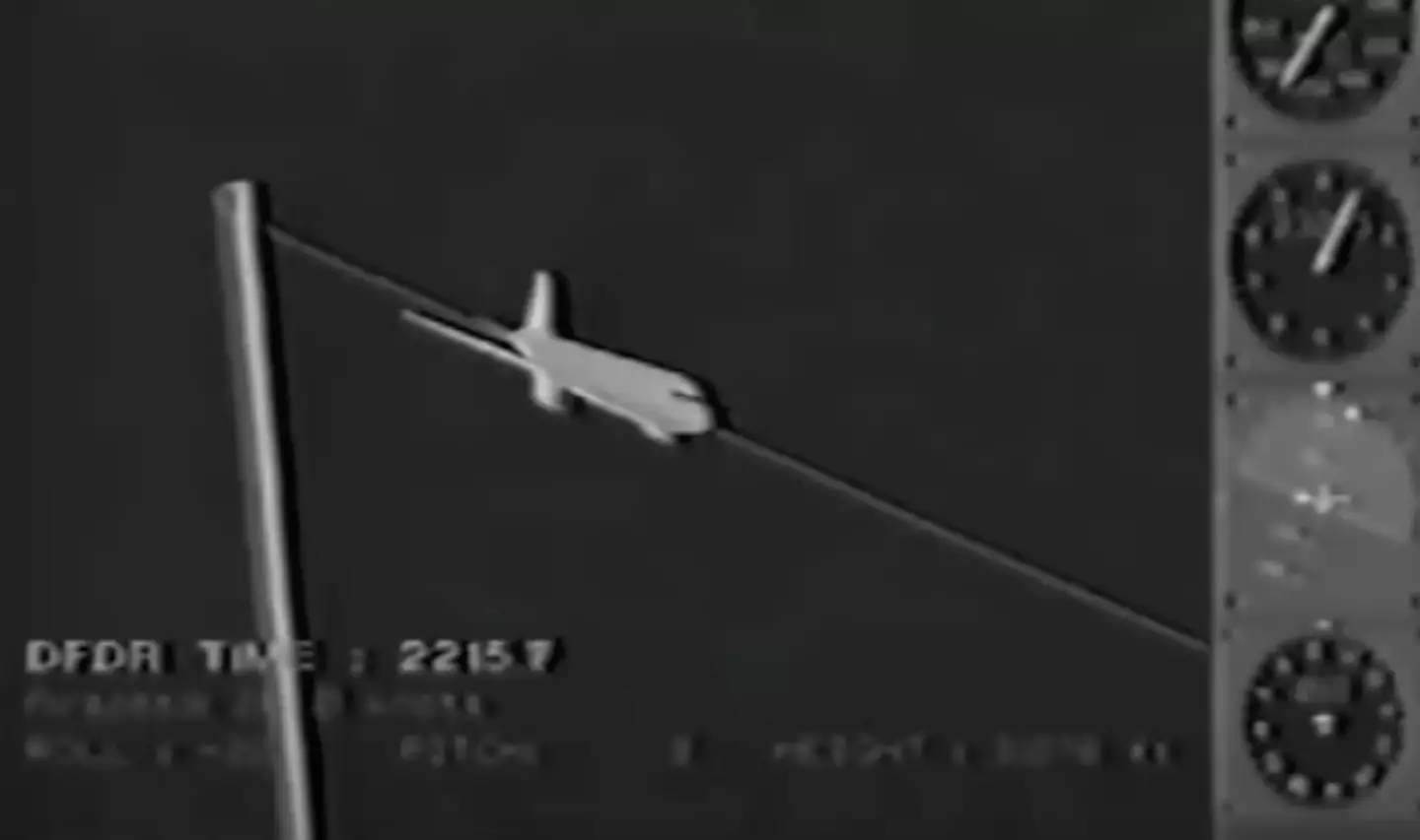 The pilots attempted to regain control, but were ultimately unable to do so (YouTube/MorfoAtari)