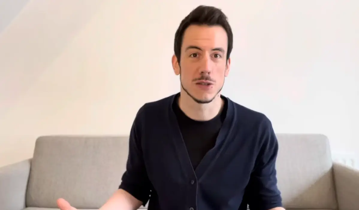 Mark identifies as graysexual (YouTube/notdefining)