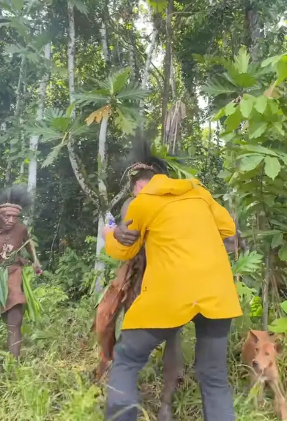 Tah offered tobacco to the tribe members (TikTok/daratah)