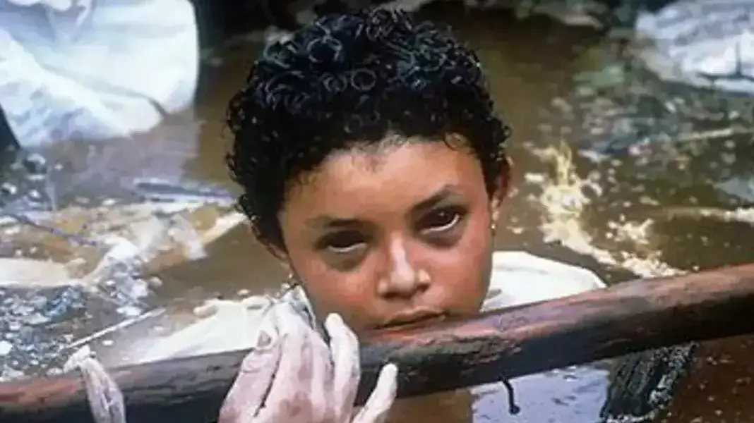 Why photographer who took haunting photo of trapped girl with black eyes didn't try and save her