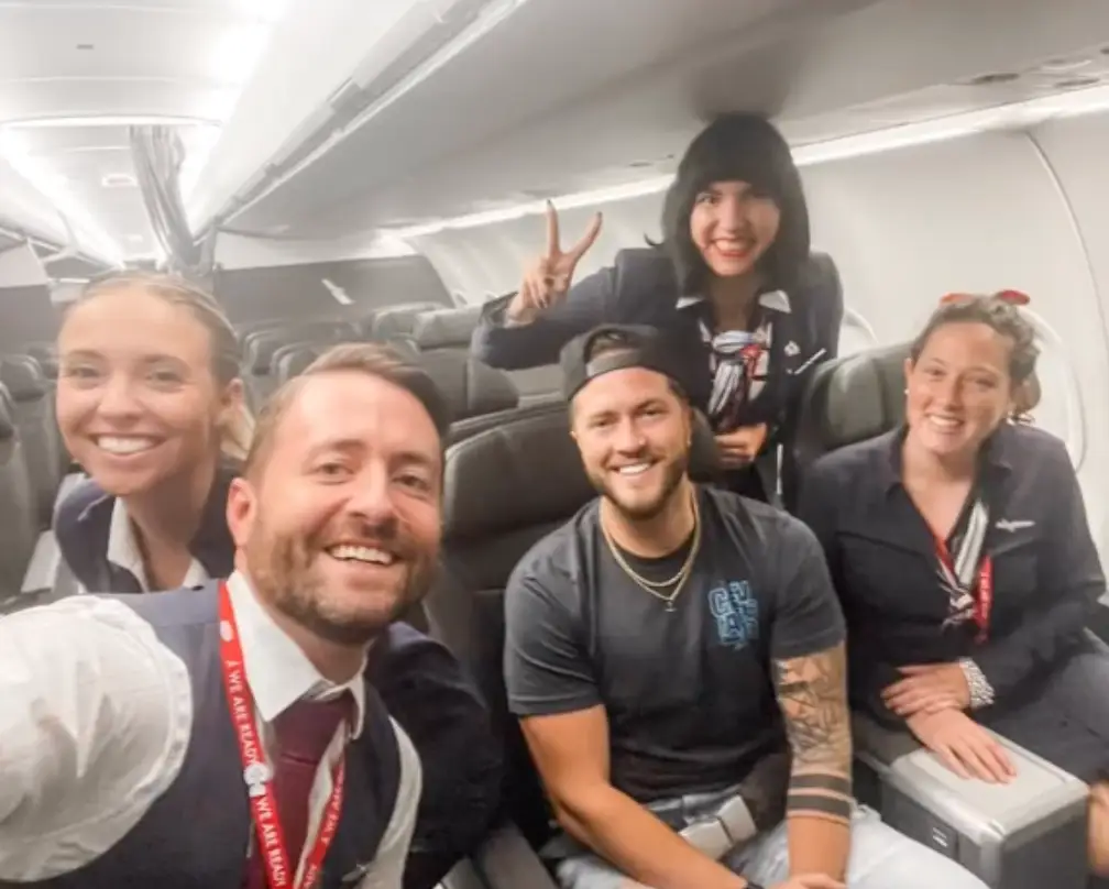 Phil is now in a group chat with his new friends.