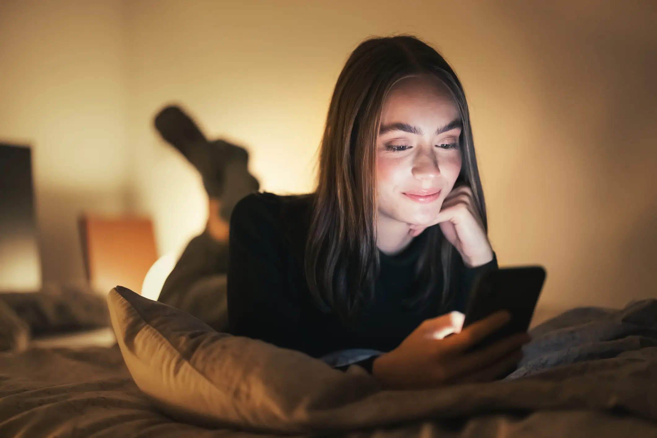 The woman pretended to be on her phone (Getty Stock Photo)