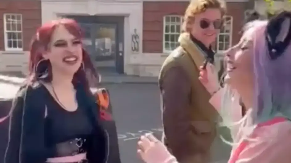 Women ask man on street if he wants to date them while completely oblivious he's famous Hollywood actor