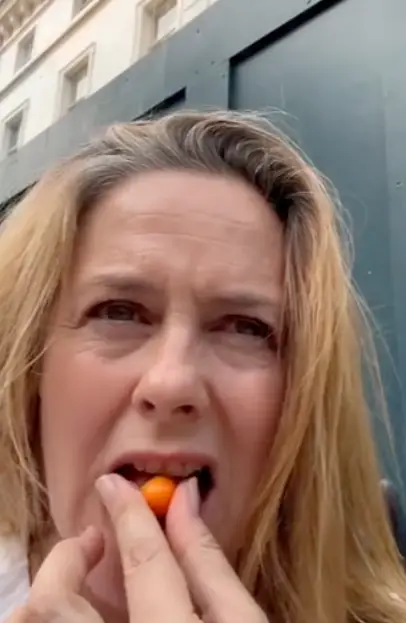 Alicia Silverstone filmed herself unknowingly biting into a toxic fruit. (TikTok/@aliciasilverstonenone)