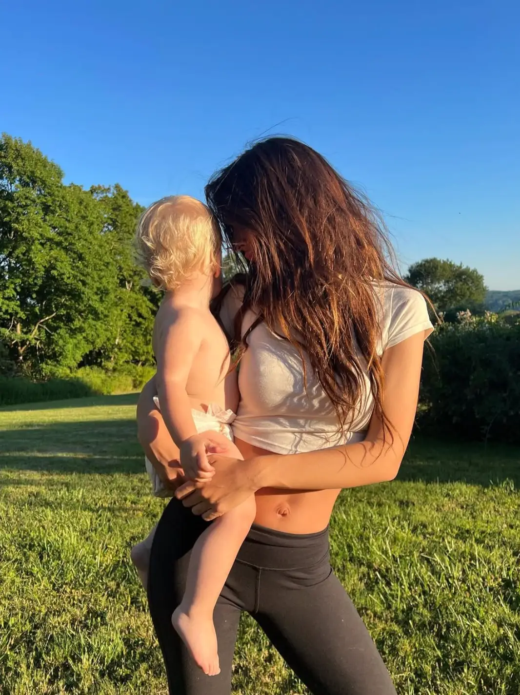 The model is now embracing her single mum status and has been exploring the world of dating in New York (Instagram/@emrata)