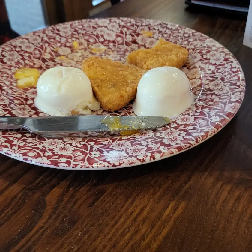 The red plate has left punters confused. (Reddit/u/diddyd66)