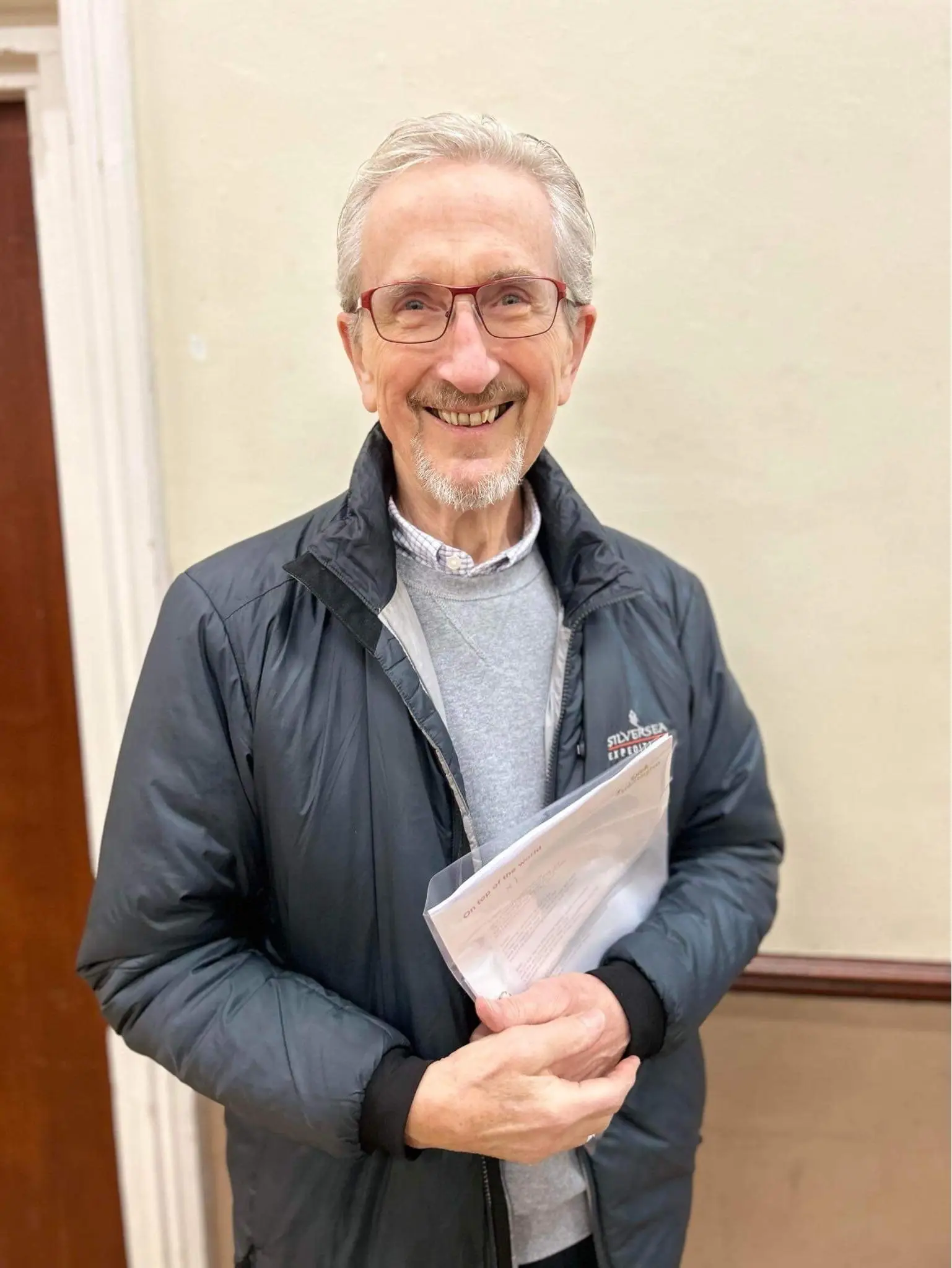 73-year-old Geoffrey Kitchen died of a suspected heart attack on board the plane (Thornbury Musical Theatre Group / SWNS)