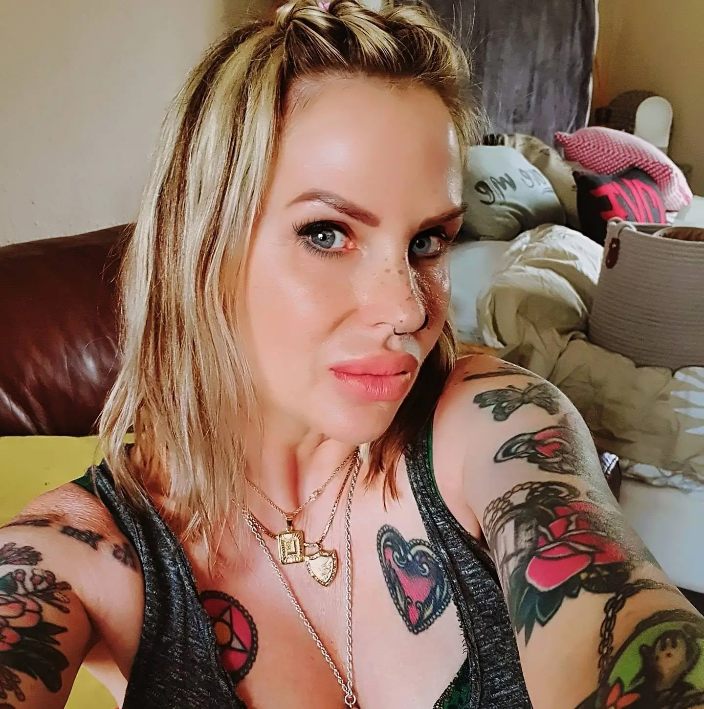 Lara Thompson now has her own semi permanent makeup business.