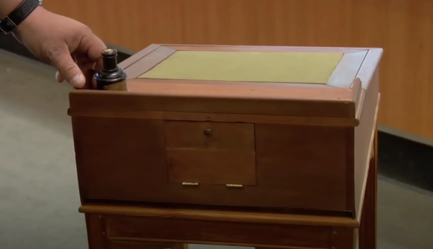 The gun desk caught the shop owners off-guard (YouTube/Pawn Stars)