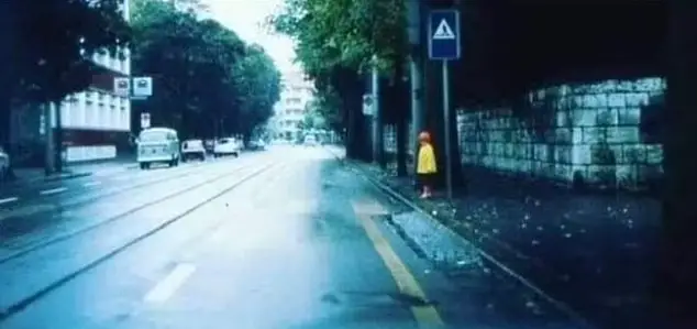 Parents have been urged to dress their kids in bright colours during winter.