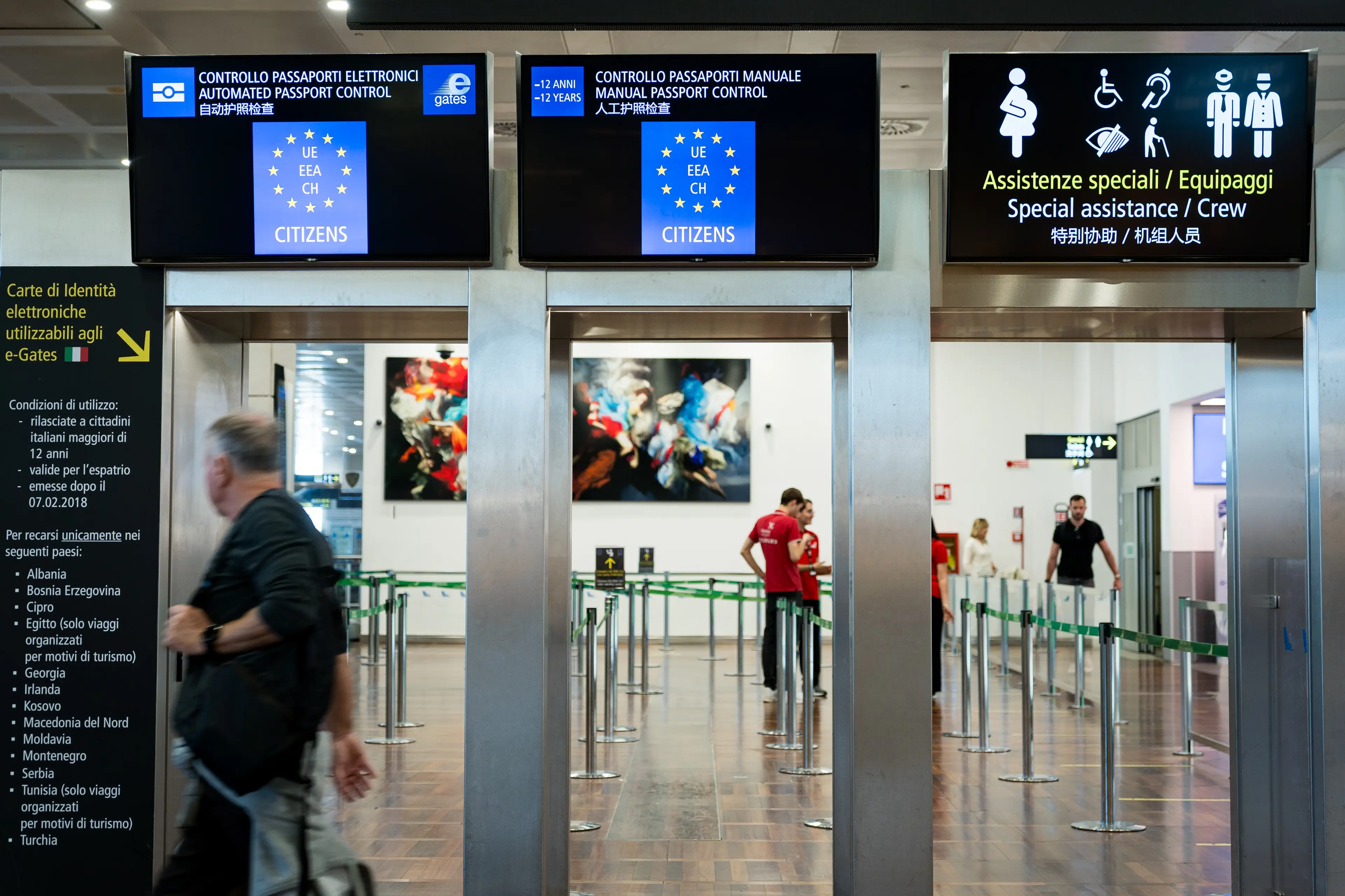 The Entry / Exit System is to track people without passports from a Schengen Area country (Davide Bonaldo/SOPA Images/LightRocket via Getty Images)