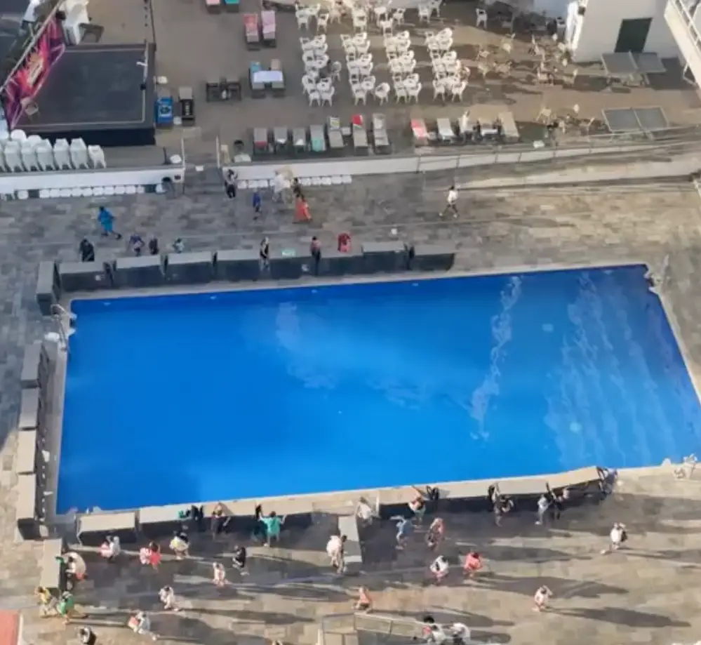 The sun beds are laid out.