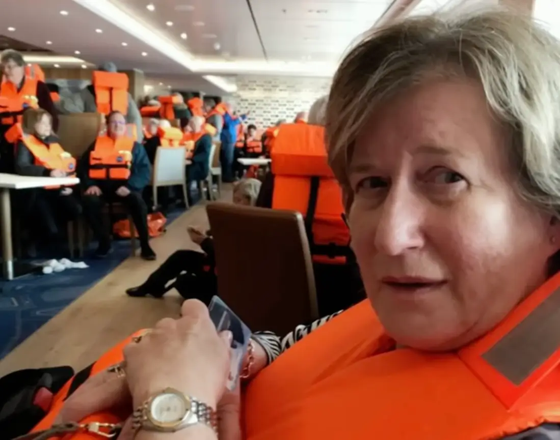 Judith and Steven sent their children a text message as they waited to be evacuated. (7News)