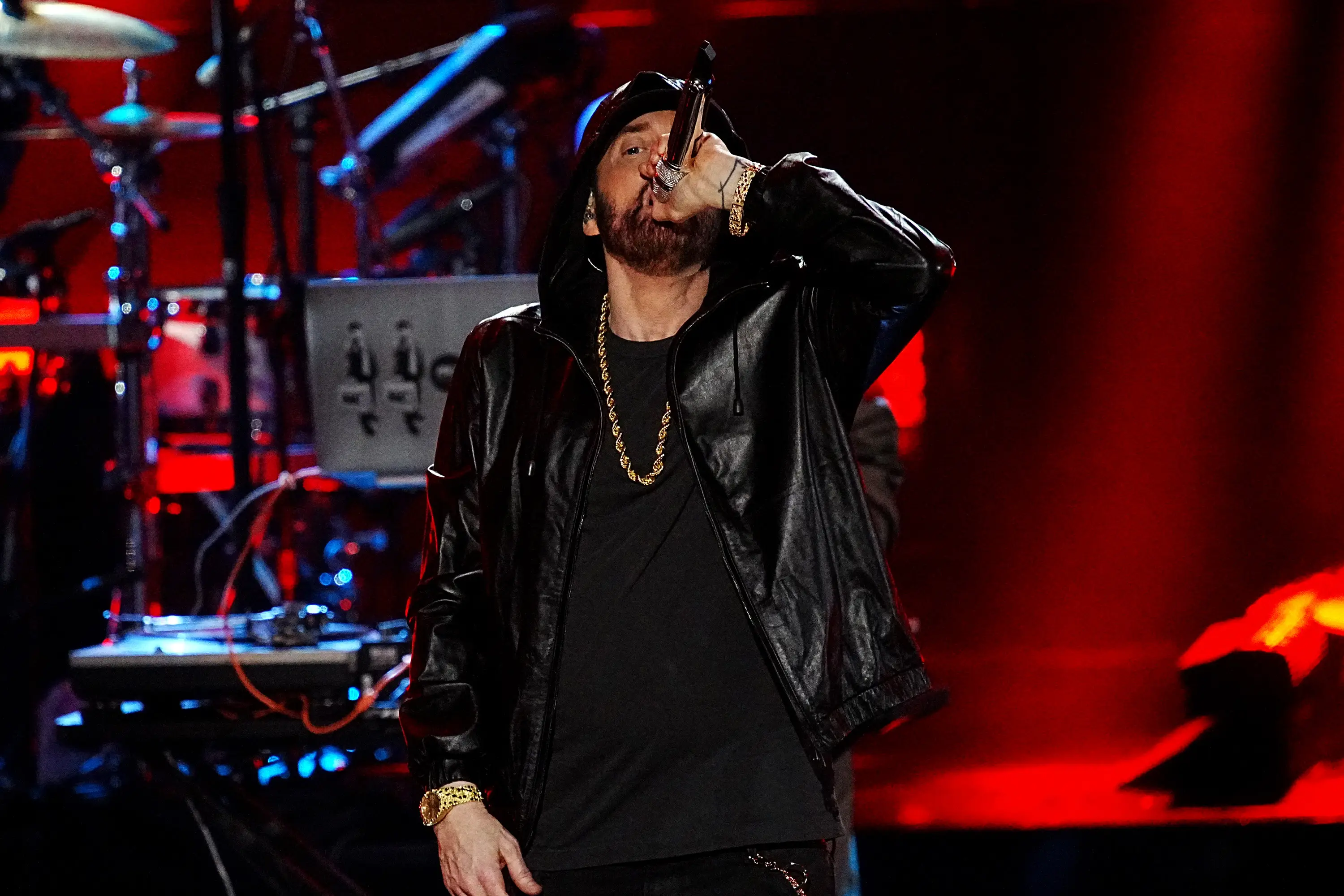 The rapper somewhat apologised for the lyrics in 'Cleanin' Out My Closet' in his 2014 song 'Headlights'.