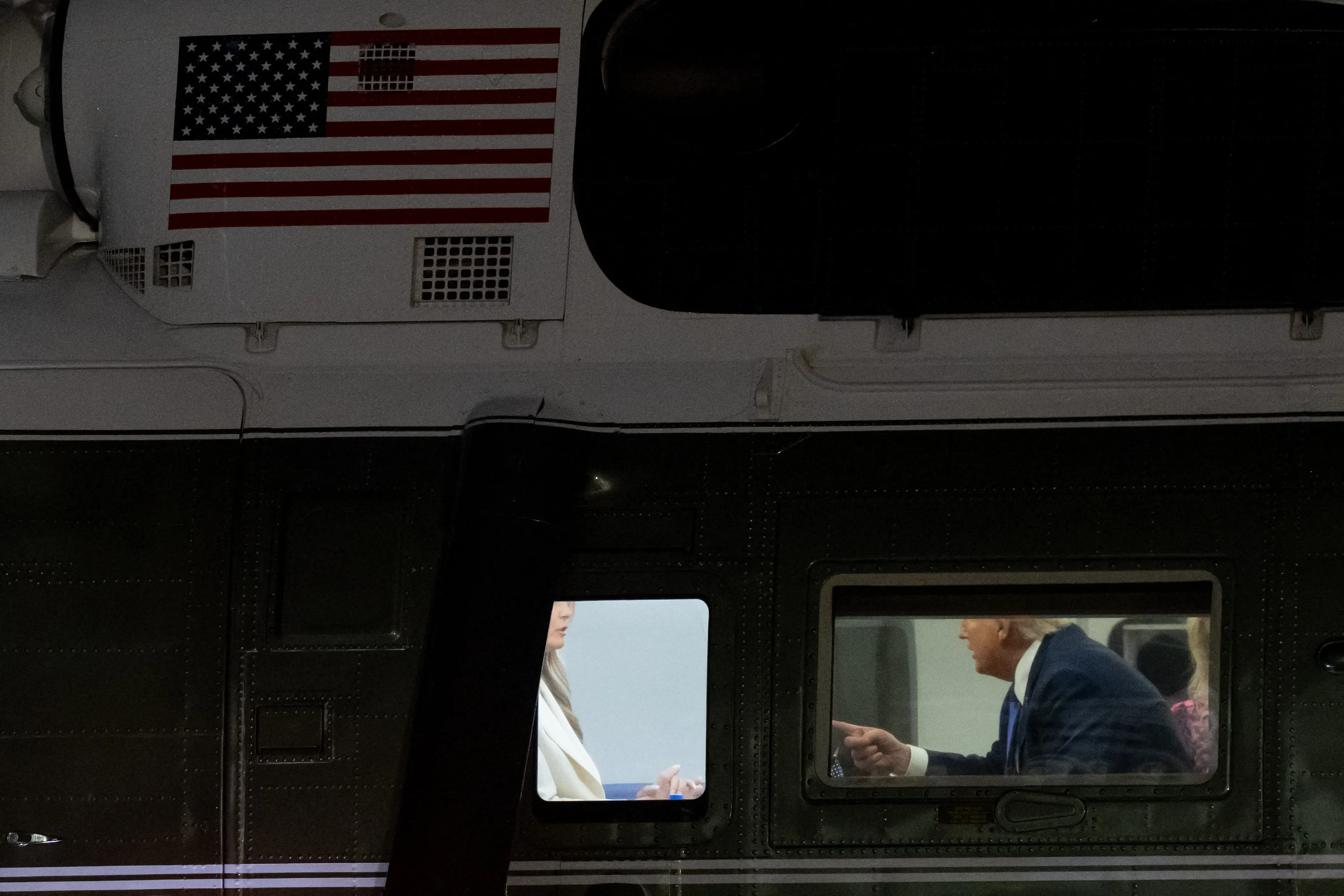 The body language expert said that without seeing their faces, their hand gestures would 'suggest an argument', but insists that wasn't the case (Saul Loeb/Getty)