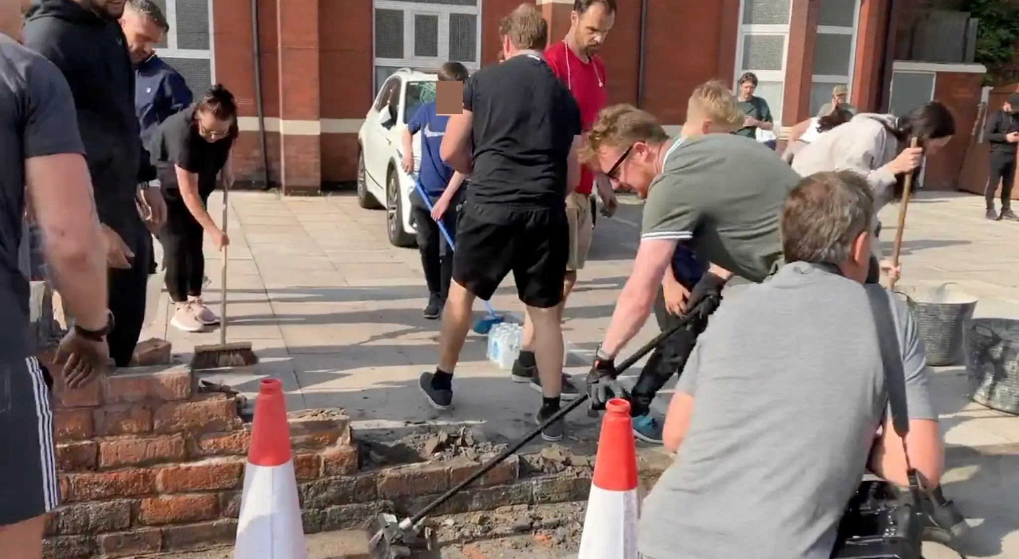 Swarms of residents headed to a local mosque to help repair a damaged wall  (X/@merseyhack)