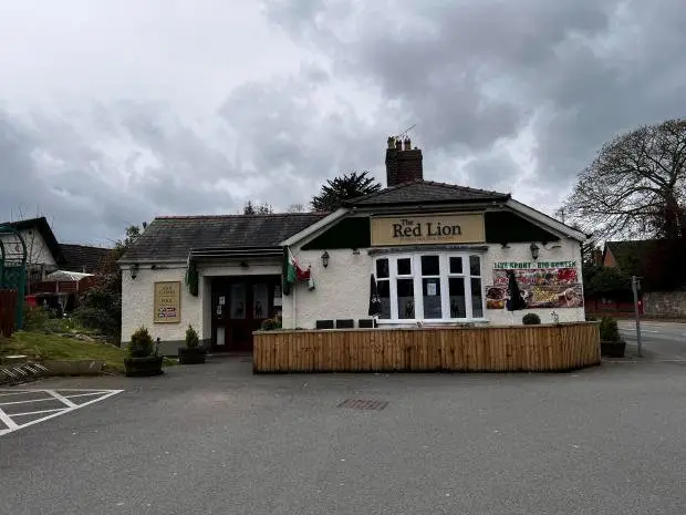 Jessica Jenkins hopes to meet Reynolds and Lively in their local pub, The Red Lion, for a pint.