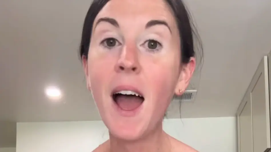 (Instagram/Hillside_farmhouse)