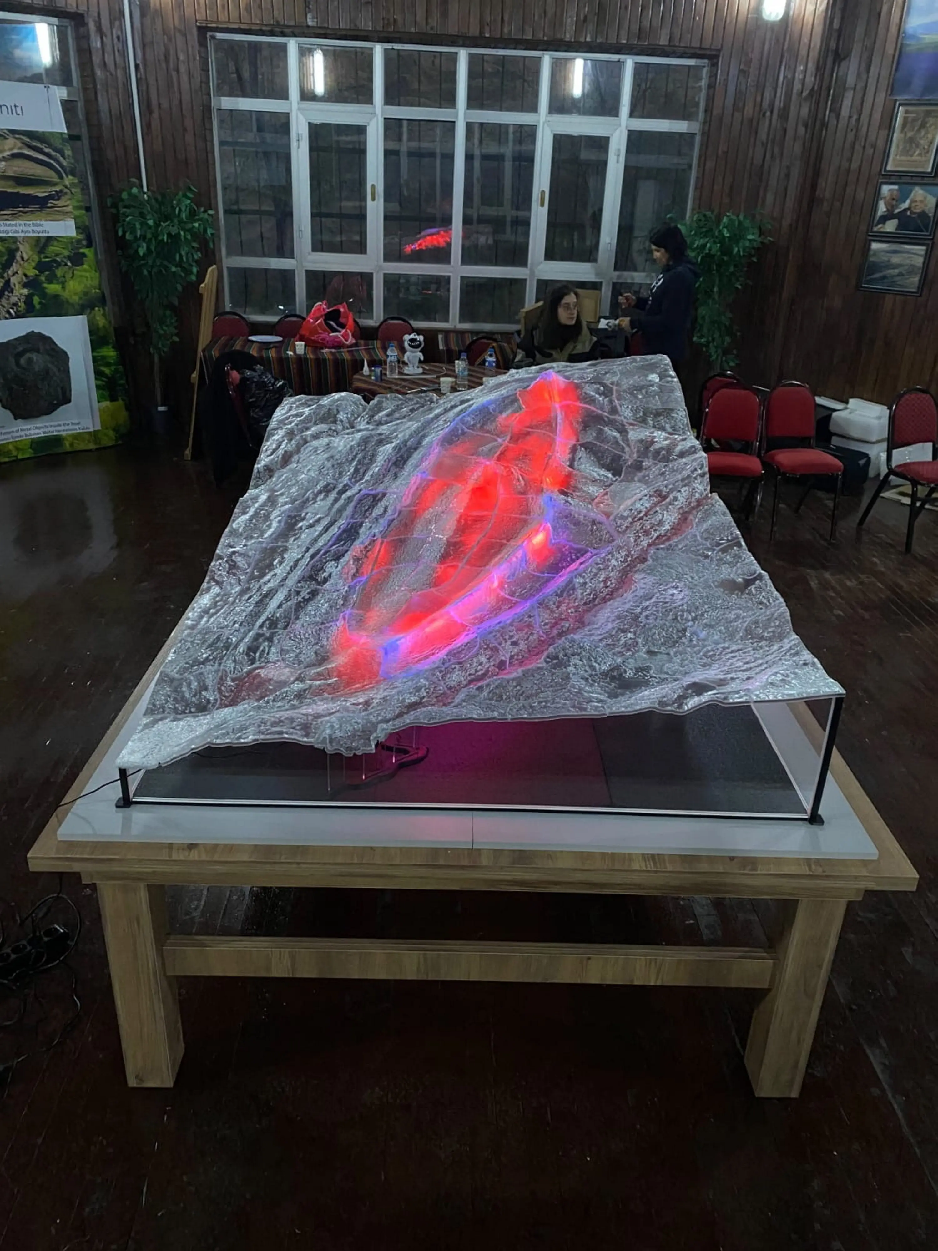 They made a 3D-printed version of the formation (SWNS)