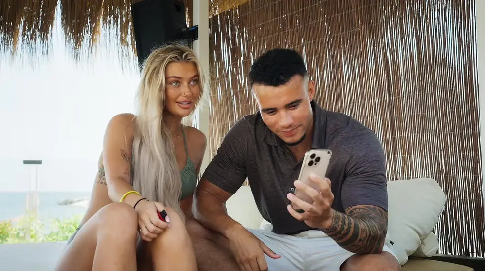 HS calls her a 'dishwasher' in the doc (Netflix)