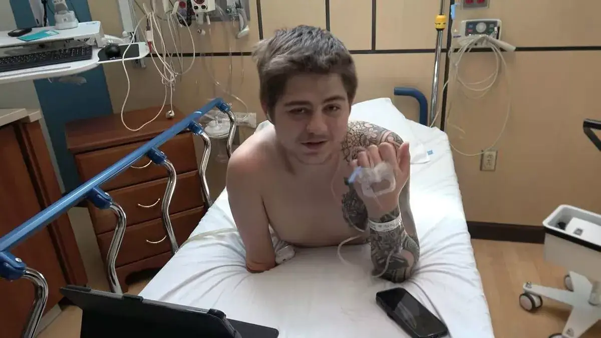 Loren Schauers lost his legs during a horrific accident in 2019. Sabia and Loren/YouTube