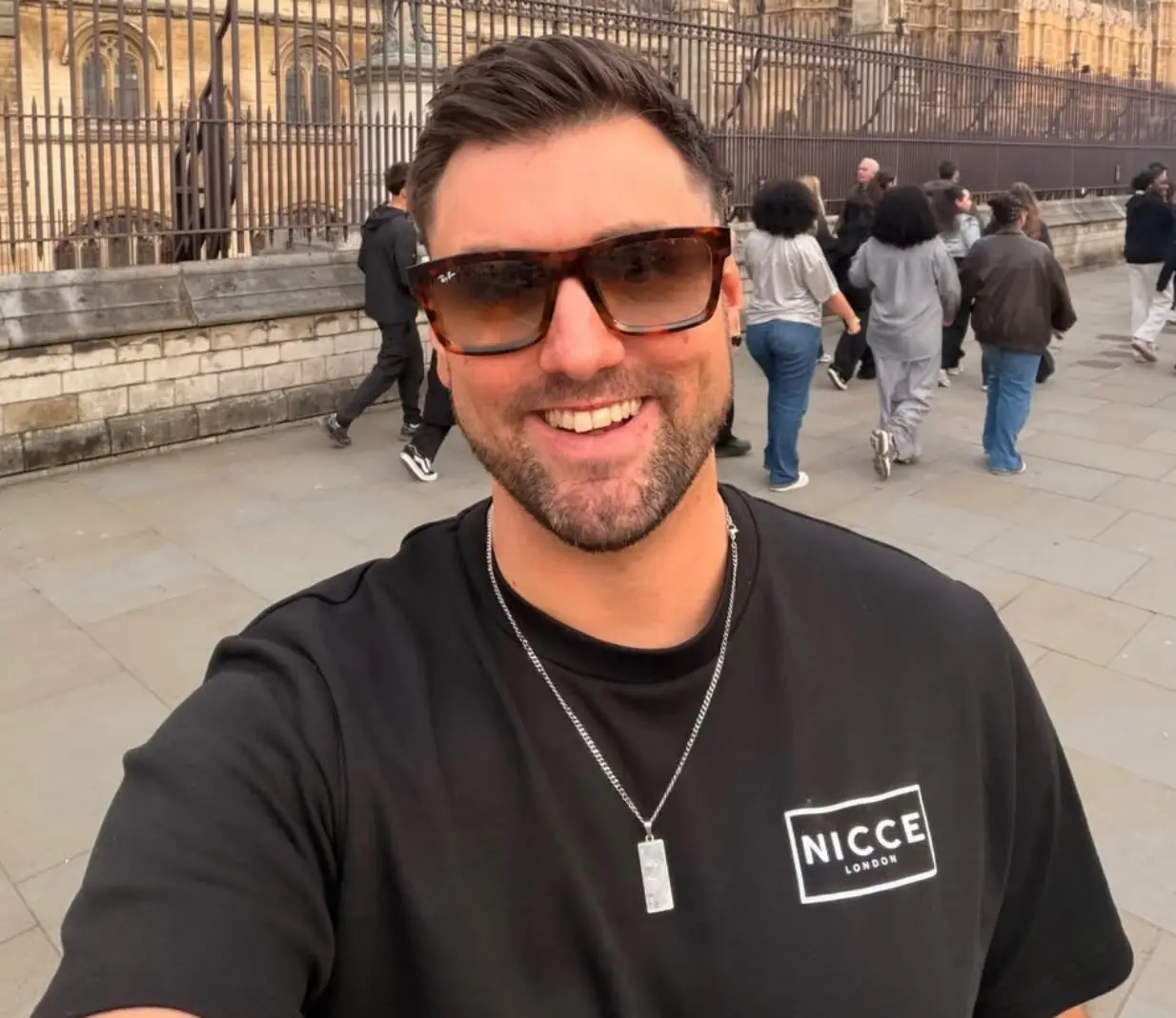 The dad suffered from serotonin syndrome after being prescribed Duloxetine by his doctor (Instagram/@officialryanswain)
