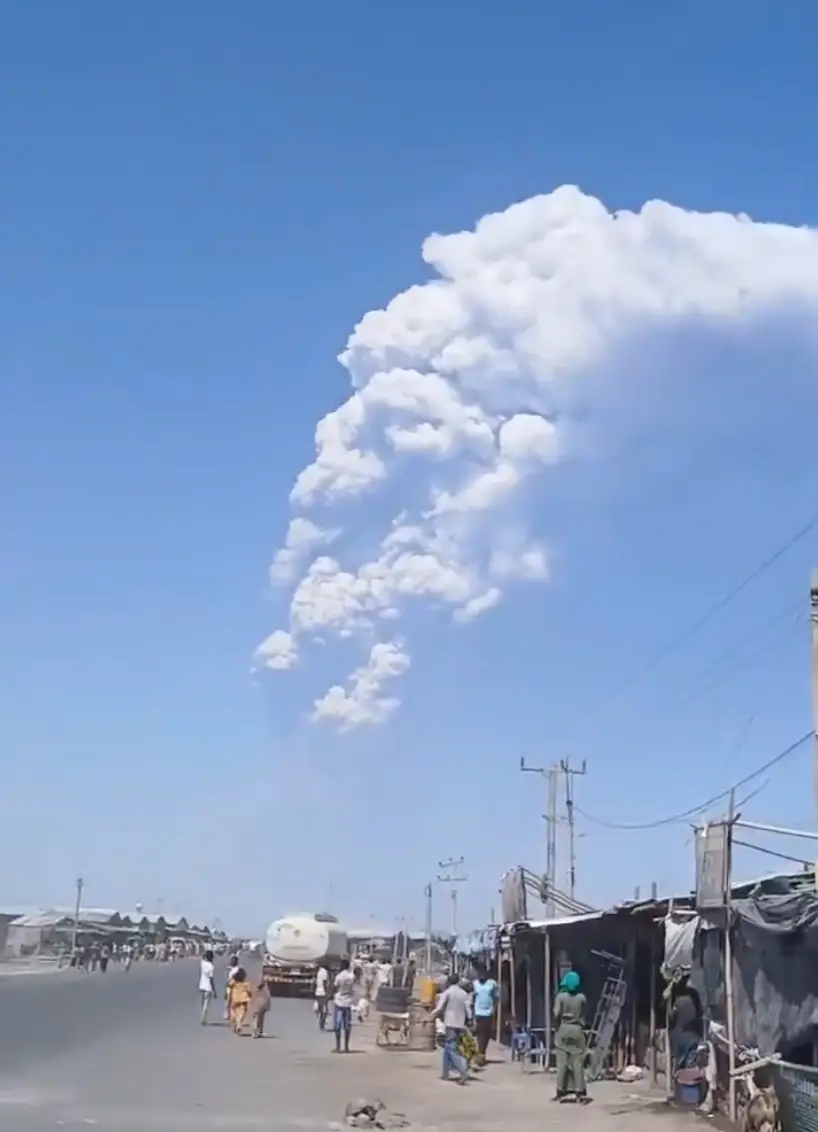 Images of the eruption quickly spread across social media (X) 