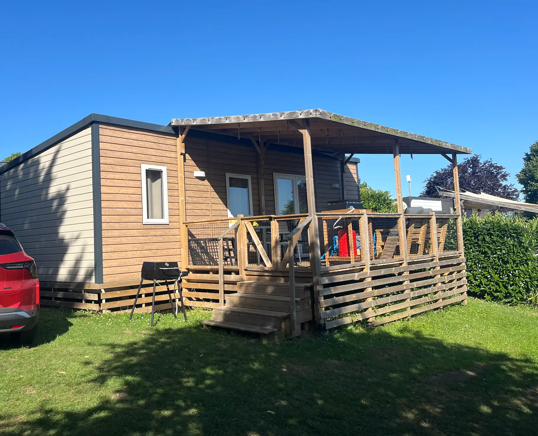 There's a choice of accommodation including these cabins (LADbible)