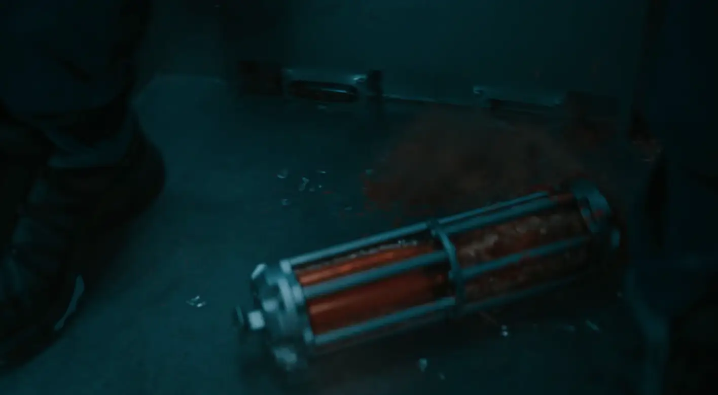 Novichok in Carry-on (Netflix)