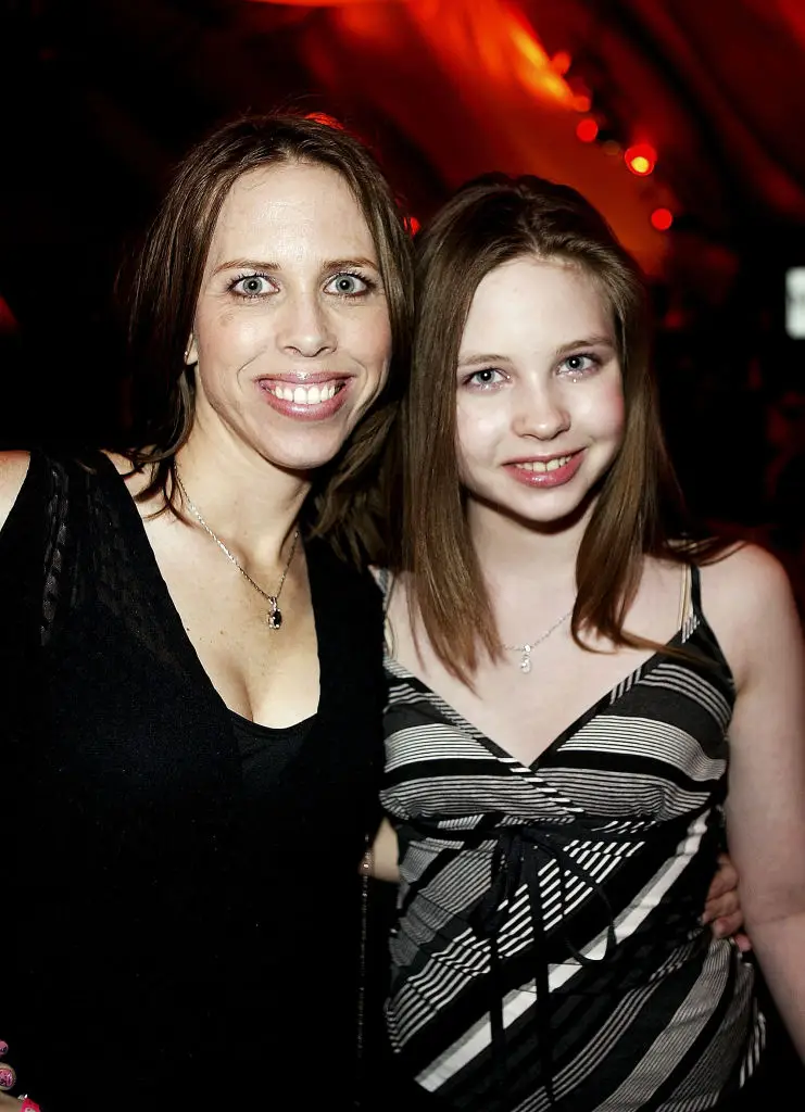 Daveigh Chase with her mother Cathy in 2004 (Frazer Harrison/Getty Images)