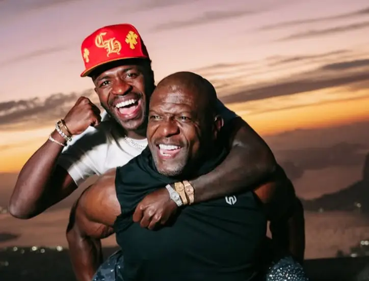 Do you think he looks different? Or is that just because he's palling around with Terry Crews (Instagram/@vinijr)