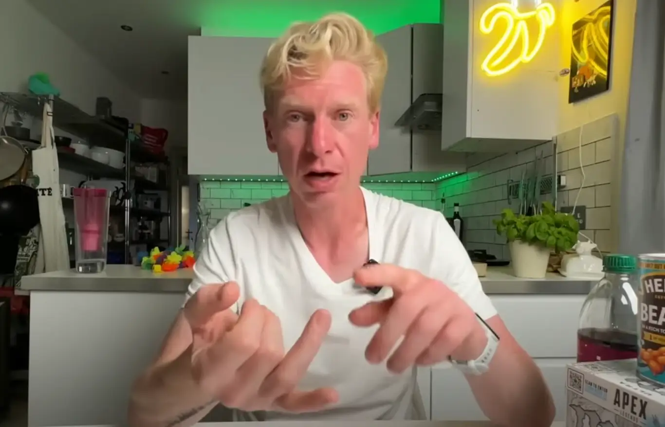 He took it upon himself to carry the experiment out (@GavinWren/YouTube)