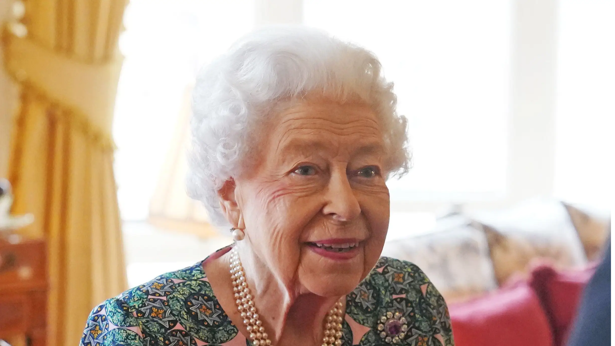 It turns out that The Queen is a fan of some rather crude jokes.