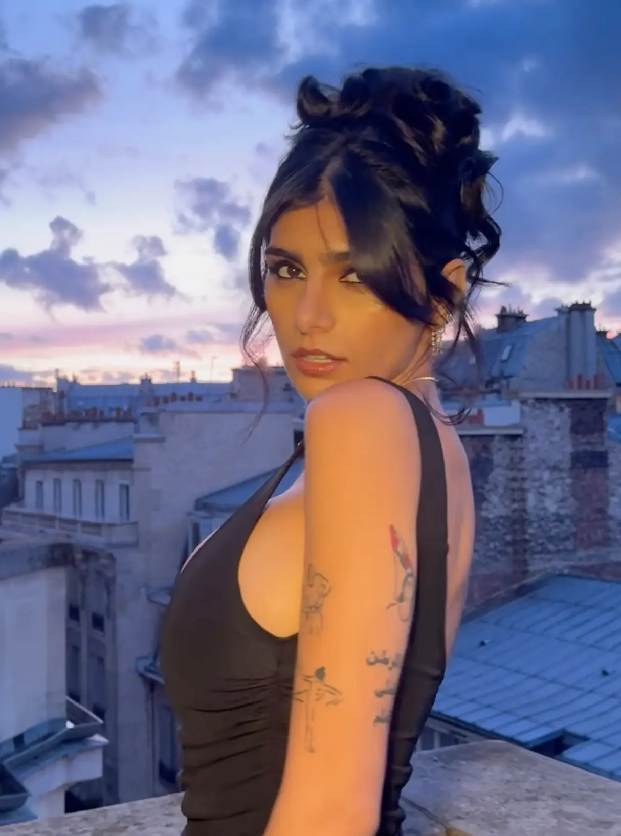 (Instagram/@miakhalifa)