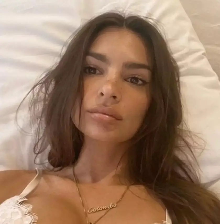 The Emily Ratajkowski version (Instagram/@emrata)