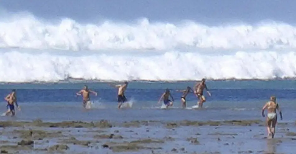 The chilling photo shows how terrifying it must have been for people on the coast that Boxing Day. (AFP/AFP via Getty Images)