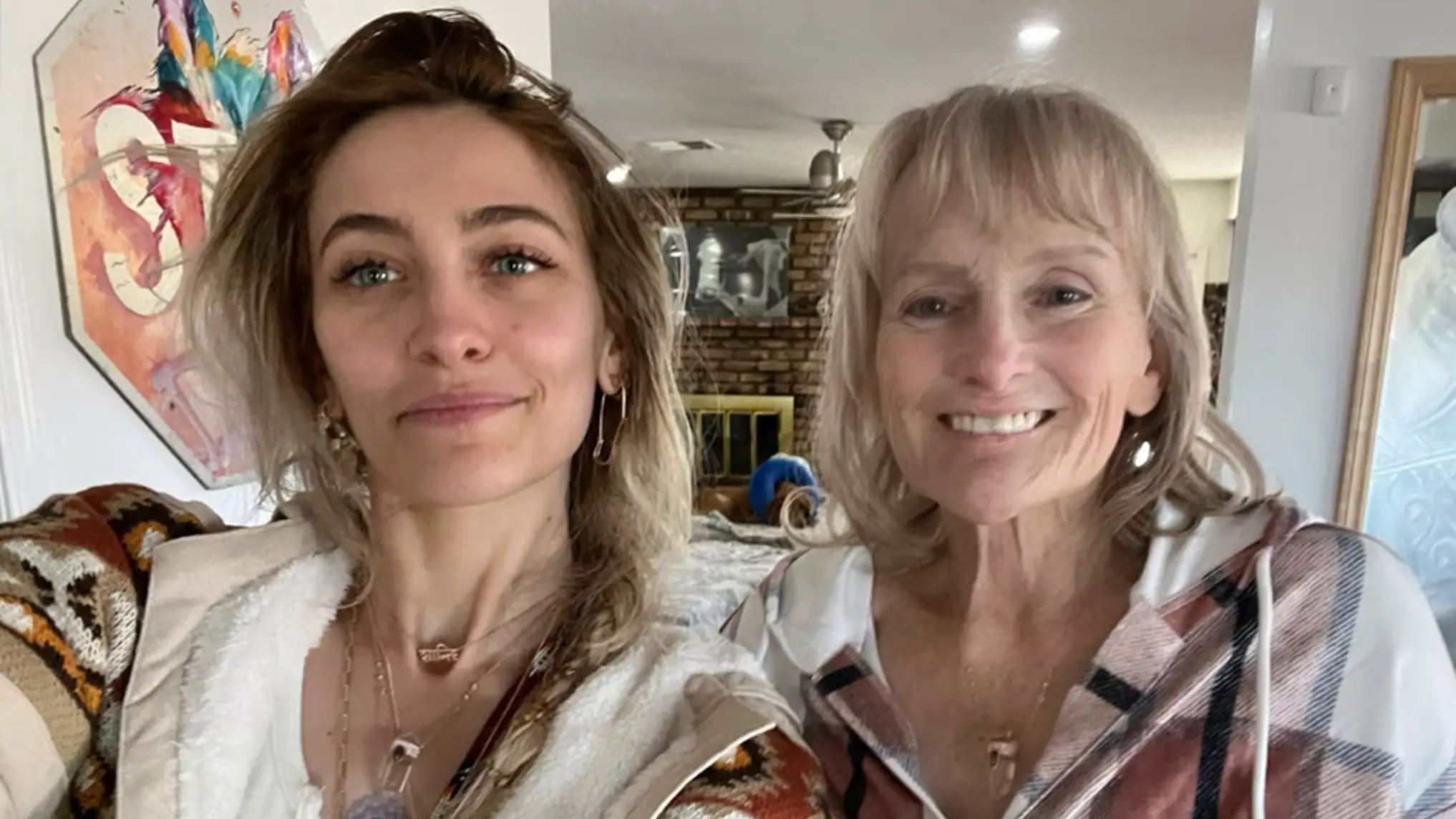 Paris shared a couple of snaps with her mother, Debbie Rowe (Instagram/parisjackson)
