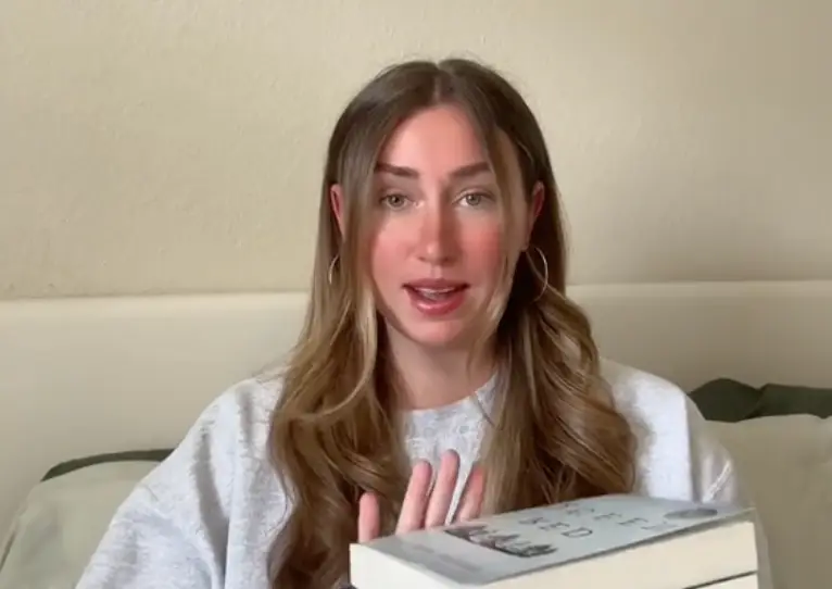 Kylie candidly shares her OCD struggles with her users.(Tiktok/kylieisreading)