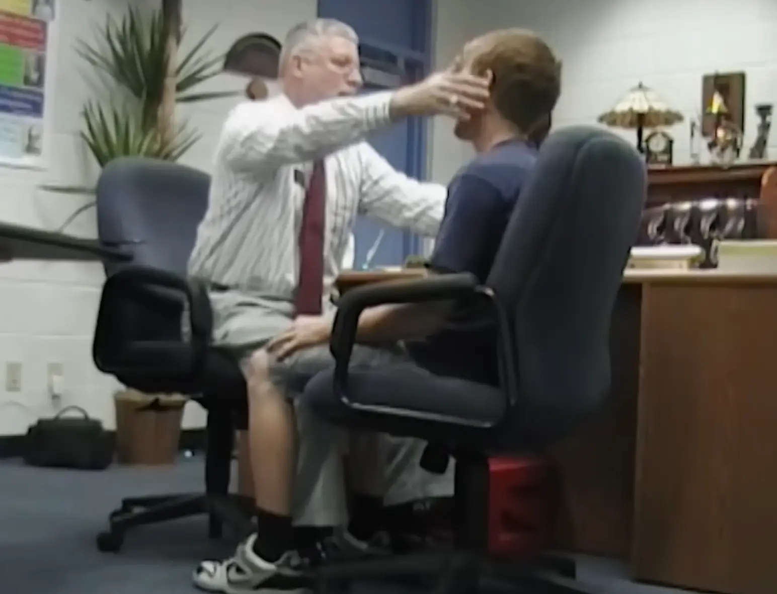 Dr George Kenney was not licenced, but he ran hypnotism sessions with many of his students (Inside Edition)