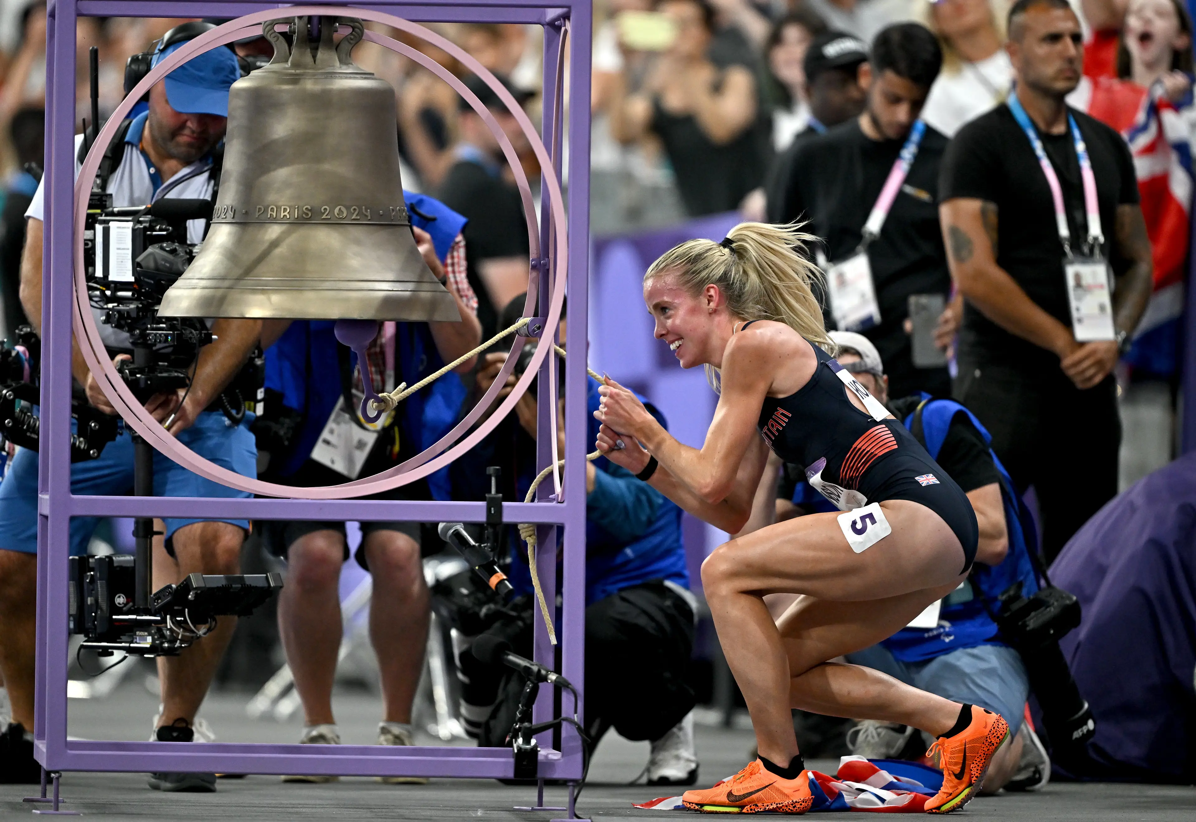 Team GB's Keely Hodgkinson rang the bell after winning the women's 800m race. (Sam Barnes/Sportsfile via Getty Images)