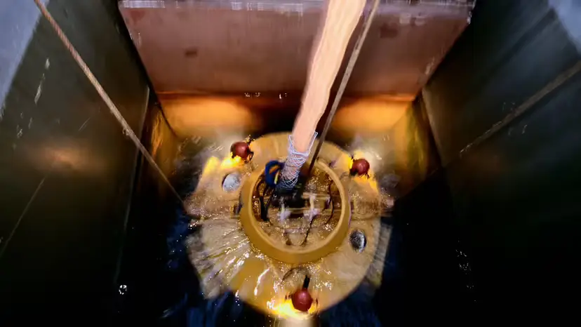 Saturation diving crews rely on diving bells to stay underwater for long periods. (FLORIS LEEUWENBERG/GETTY IMAGES)