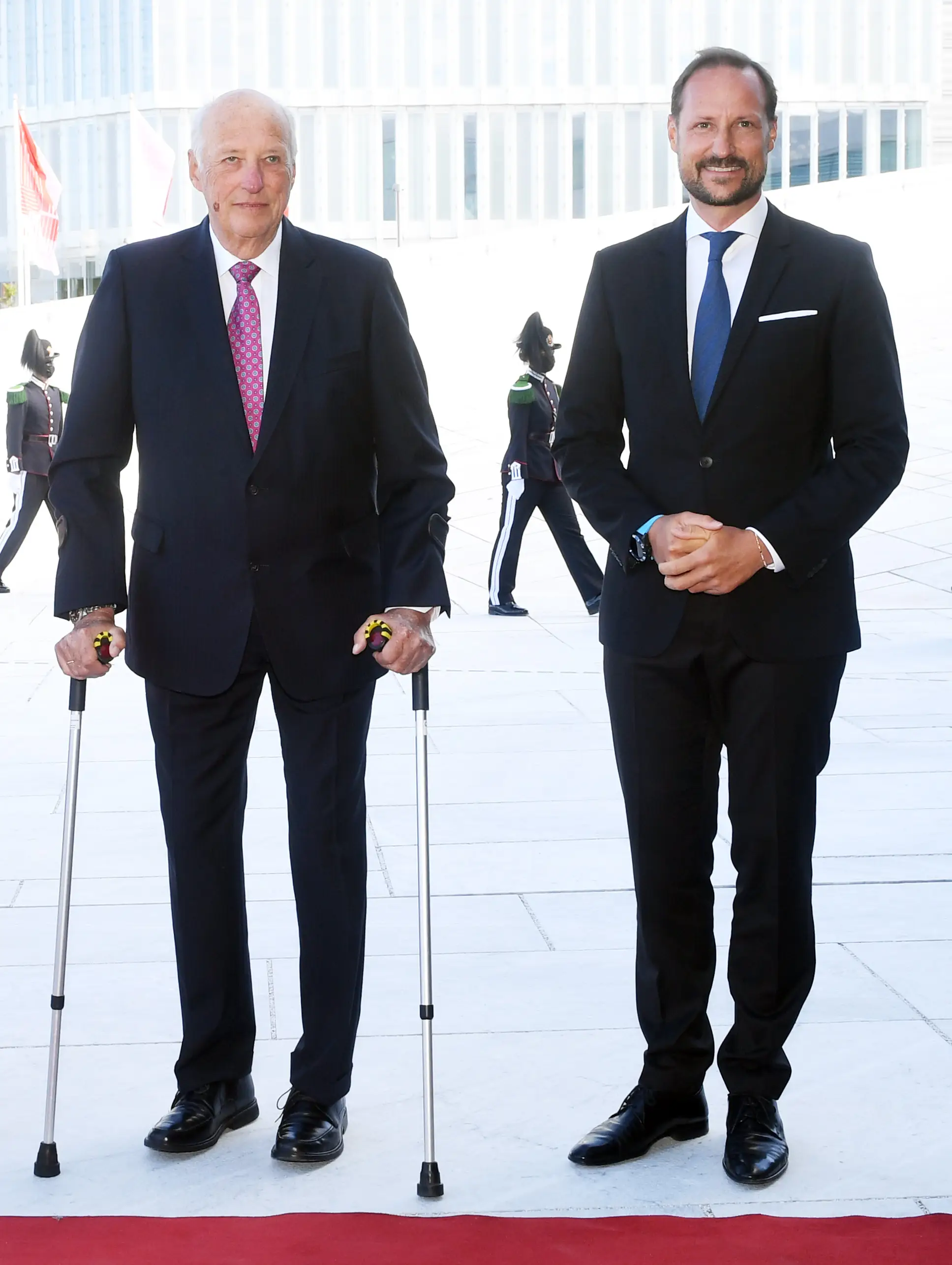 The late King Harald with his son, now King Haakon. (Rune Hellestad/ Getty Images)