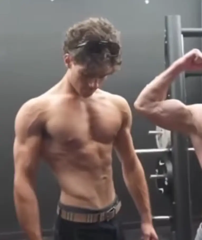 The streamer revealed the shopping list of supplements he took in a recent interview (Instagram/clavicular0)