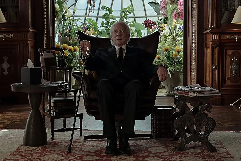 Donald Sutherland plays the mysterious Mr Harrigan.