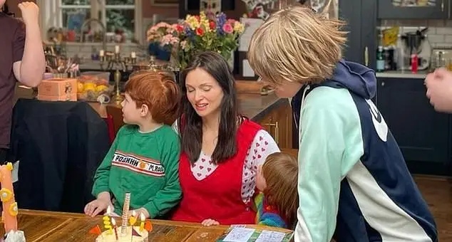 Ellis-Bextor says her youngest kids are bullied at school due to their hair colour (Instagram/@sophieellisbextor)