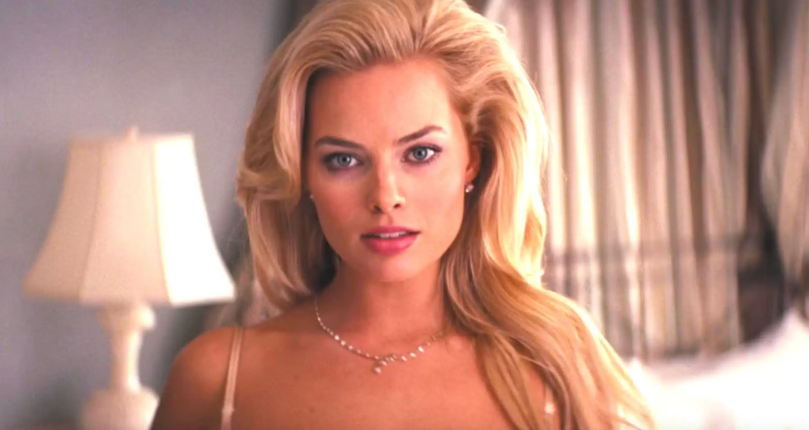 Robbie refused to wear a robe (Paramount Pictures)