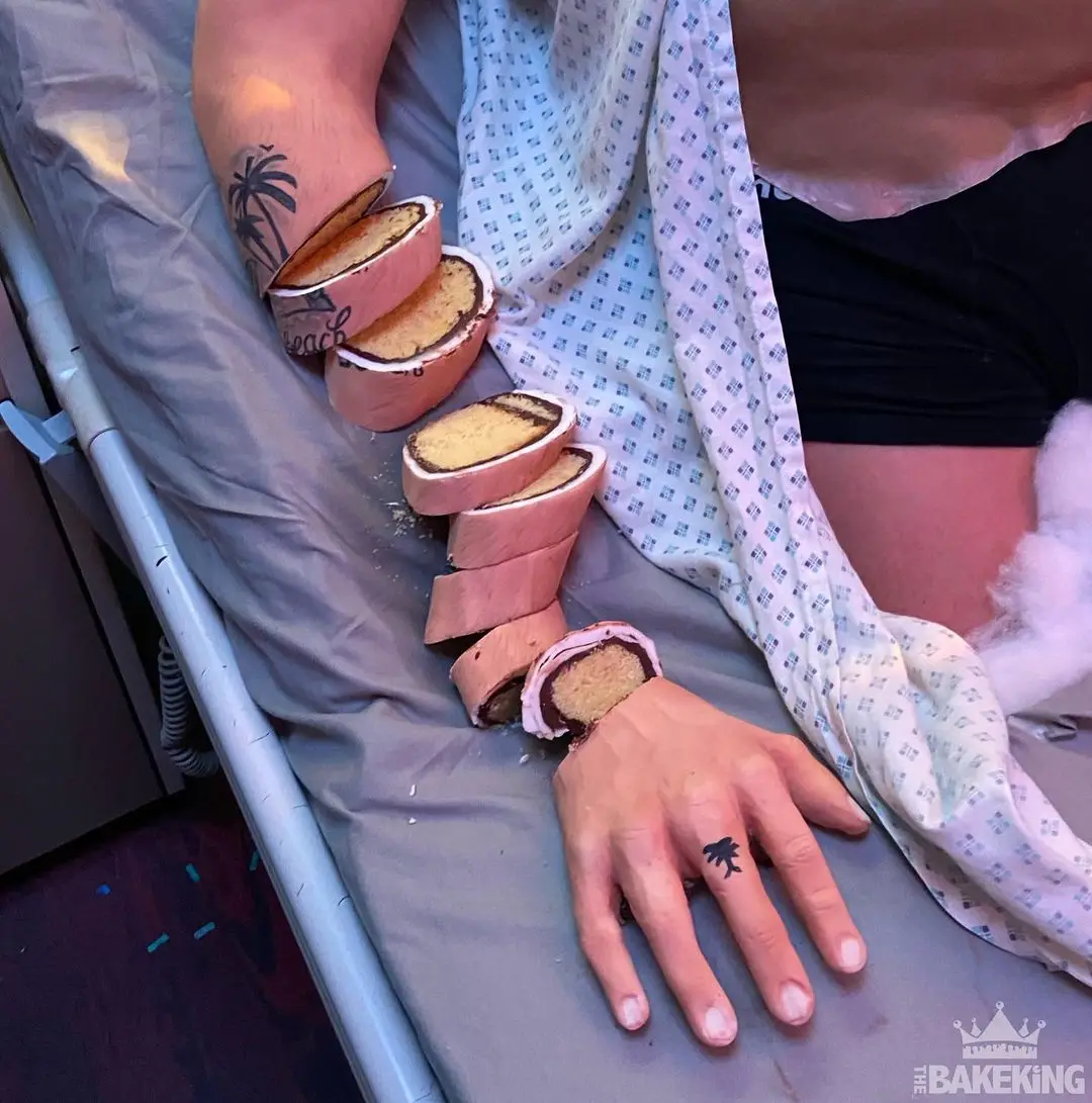 Ouch (Instagram/@the_bakeking)