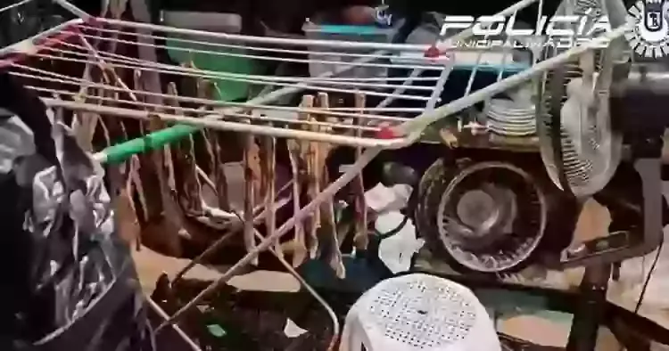 There was meat stashed in freezers that didn't work and food hanging out to dry on clothes horses (Policia Muncipal de Madrid)