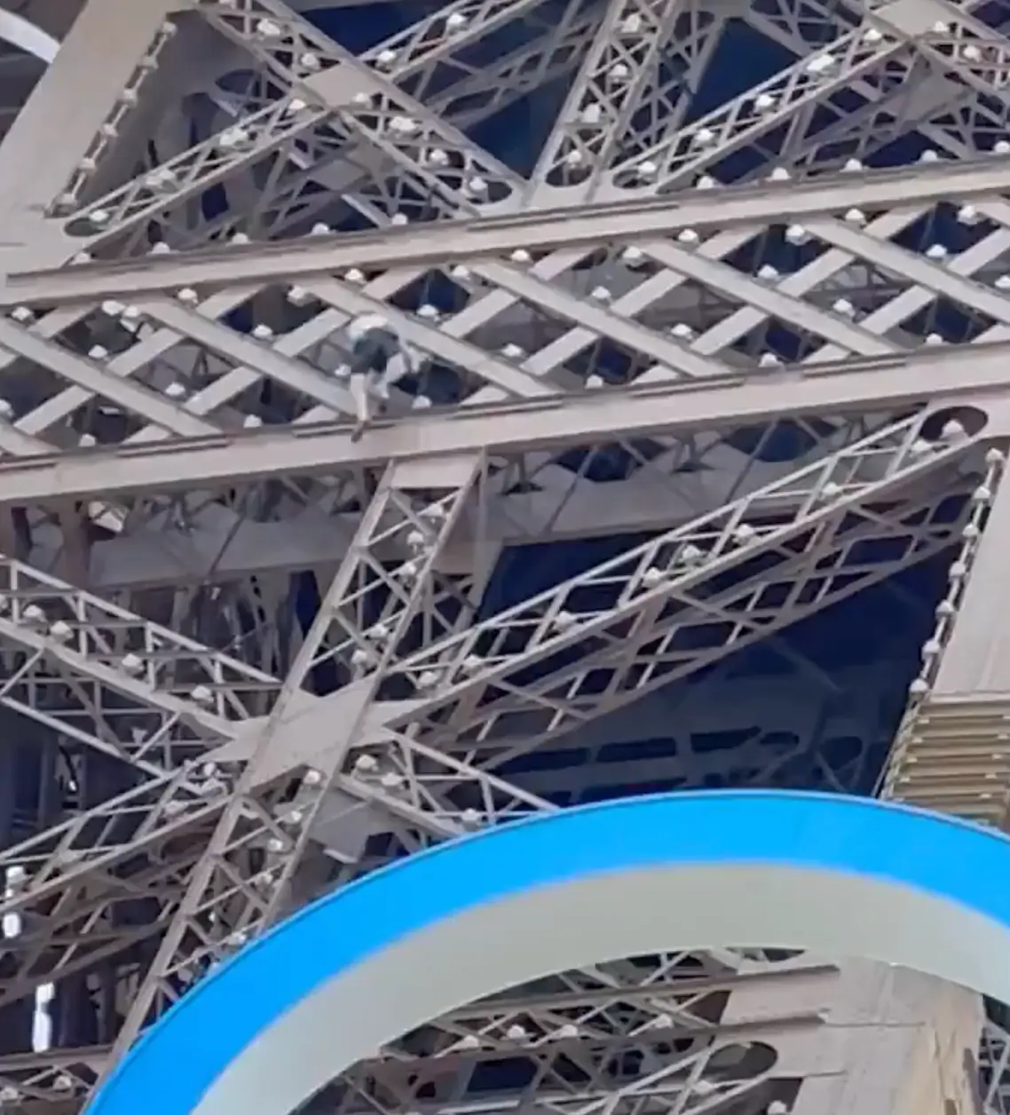 The man could be seen climbing the tower (X/OliLondonTV)